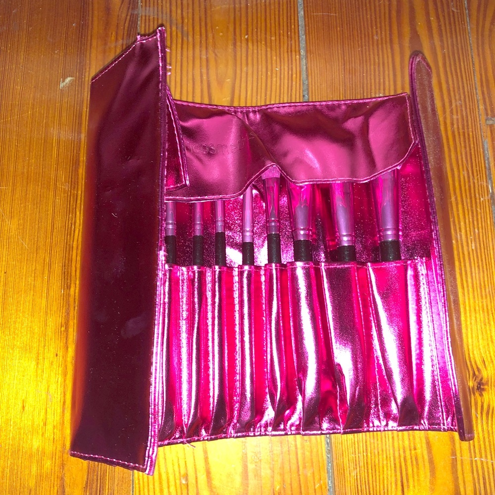 Bh cosmetics 14-piece hot pink  brushes and holder